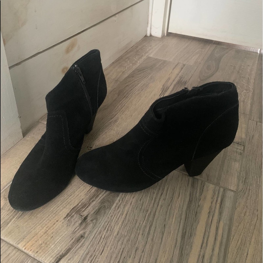 Aldo Black Suede Ankle Bootie Boots Low Heel Size 7 - Picture 2 of 6